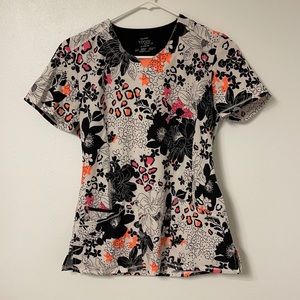Cherokee infinity 3 pocket leopard printed women’s scrub top size Extra small